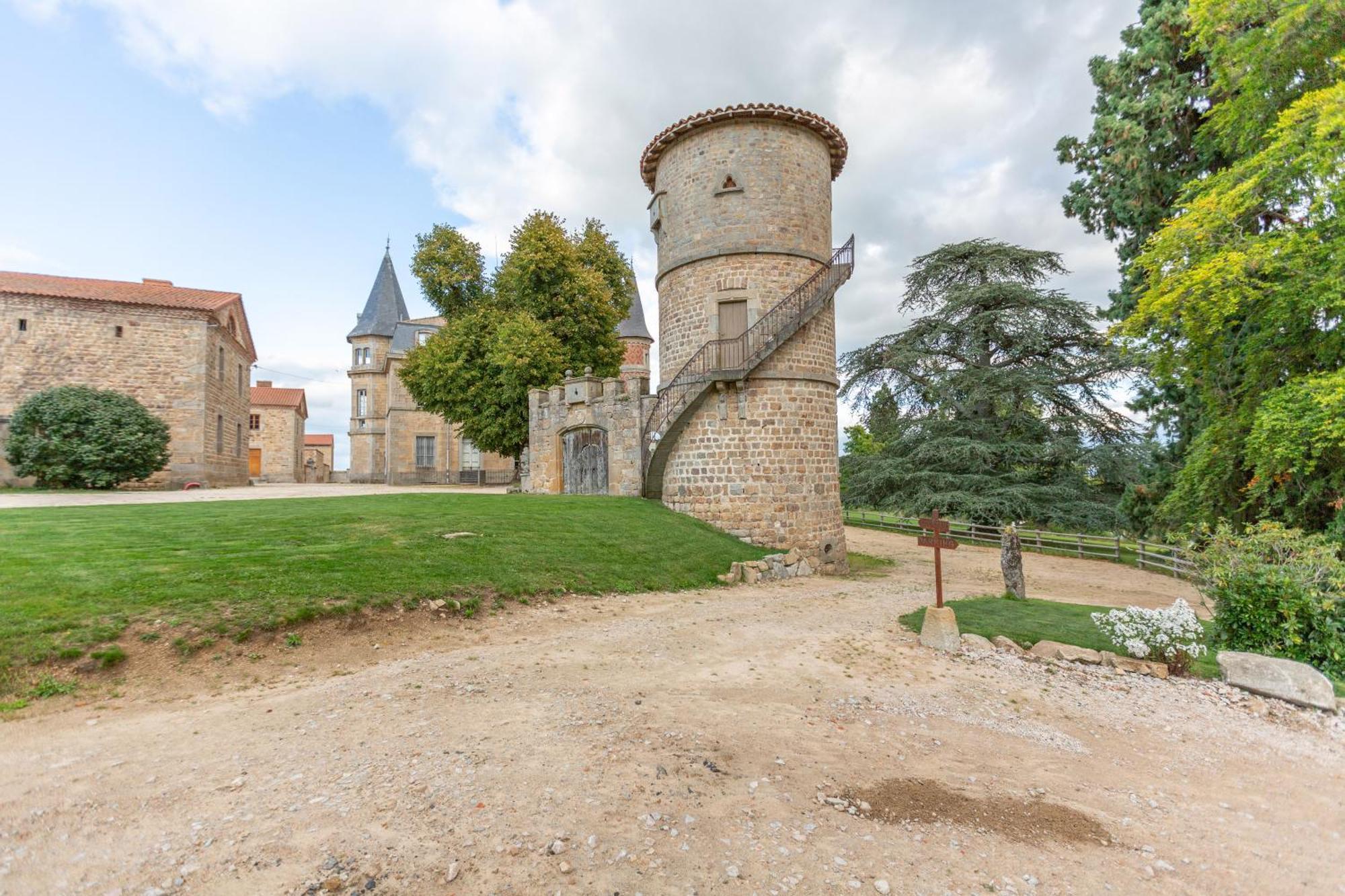 Domaine Et Chateau De Valinches Marols Dış mekan fotoğraf