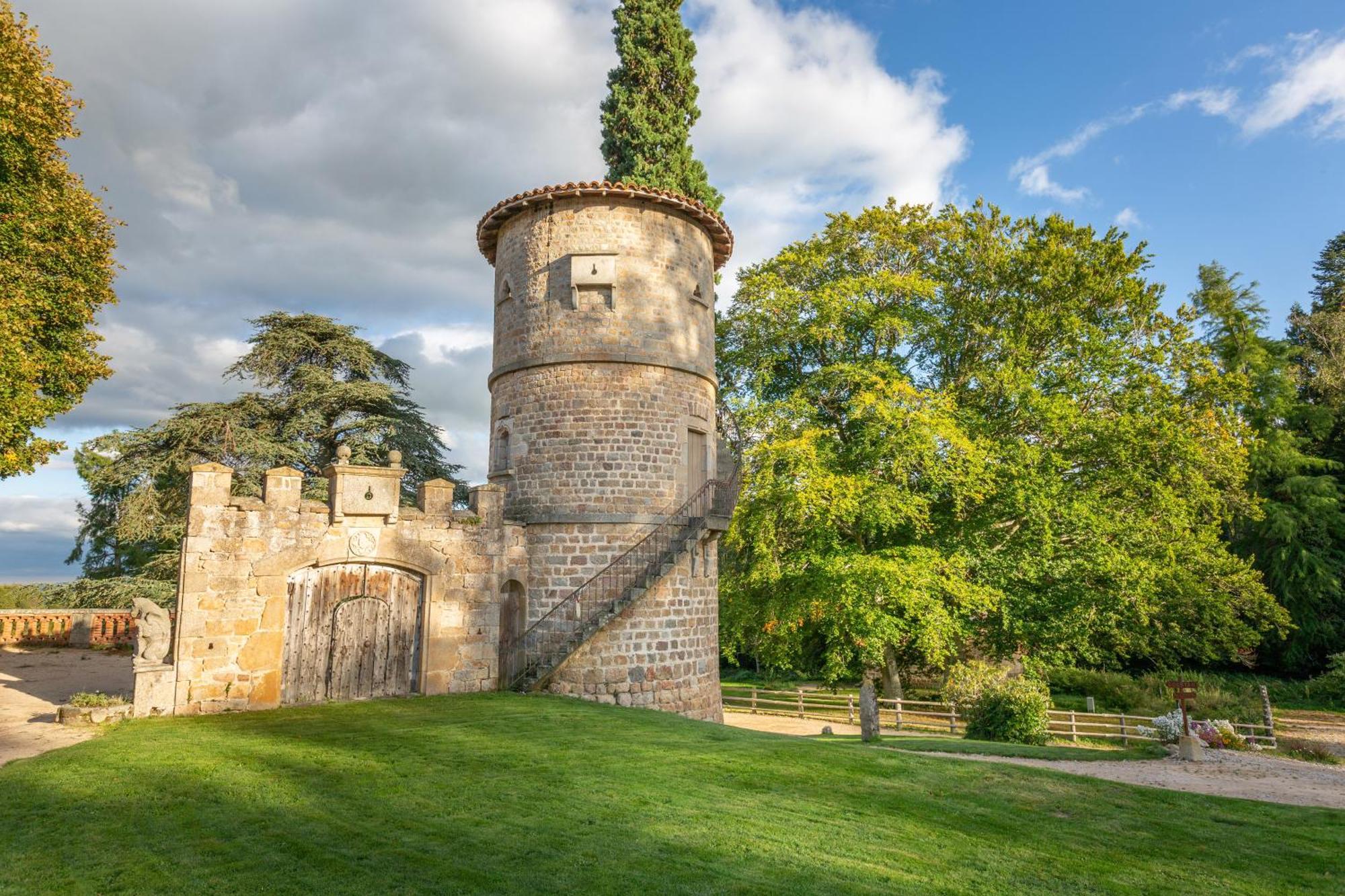 Domaine Et Chateau De Valinches Marols Dış mekan fotoğraf