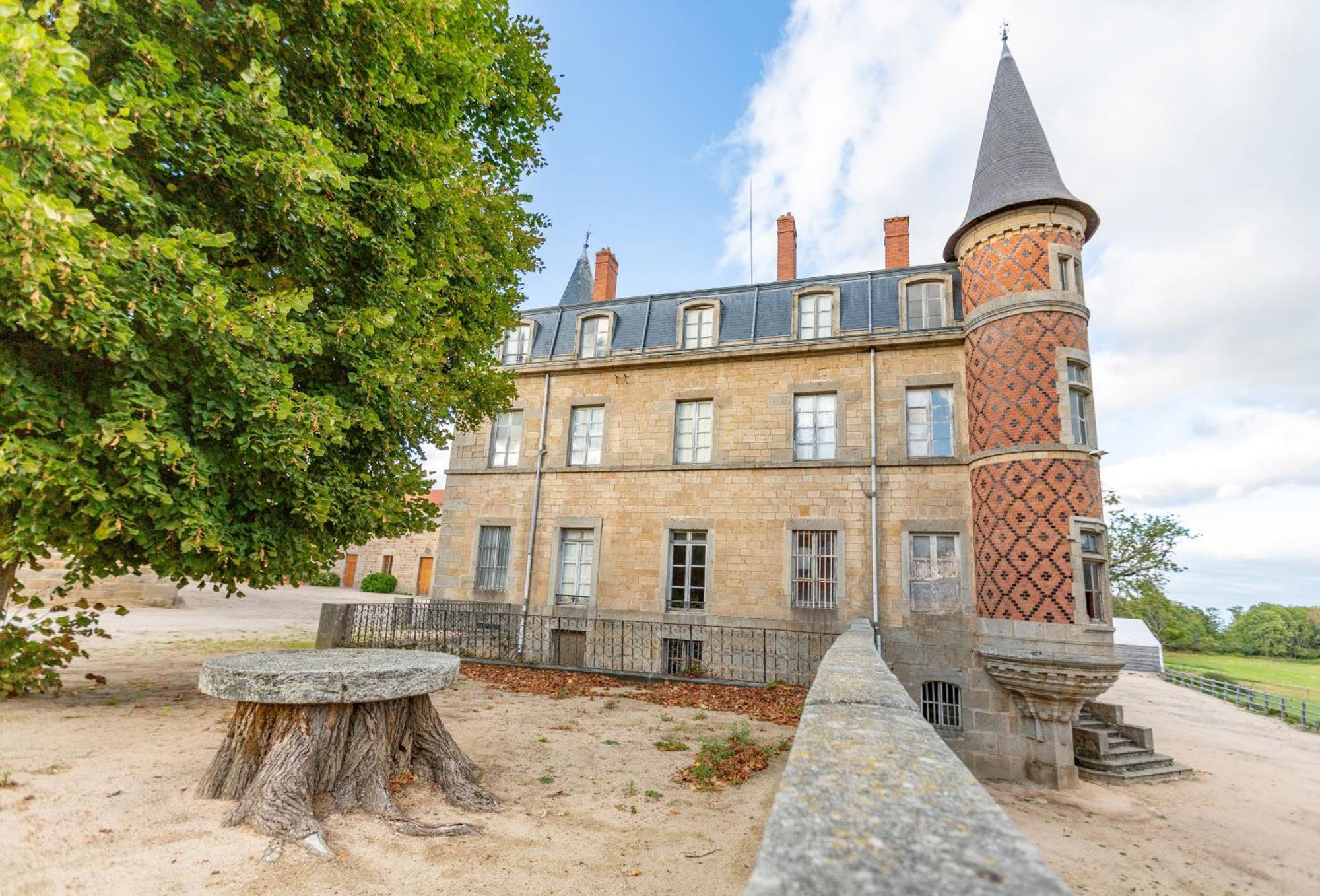 Domaine Et Chateau De Valinches Marols Dış mekan fotoğraf