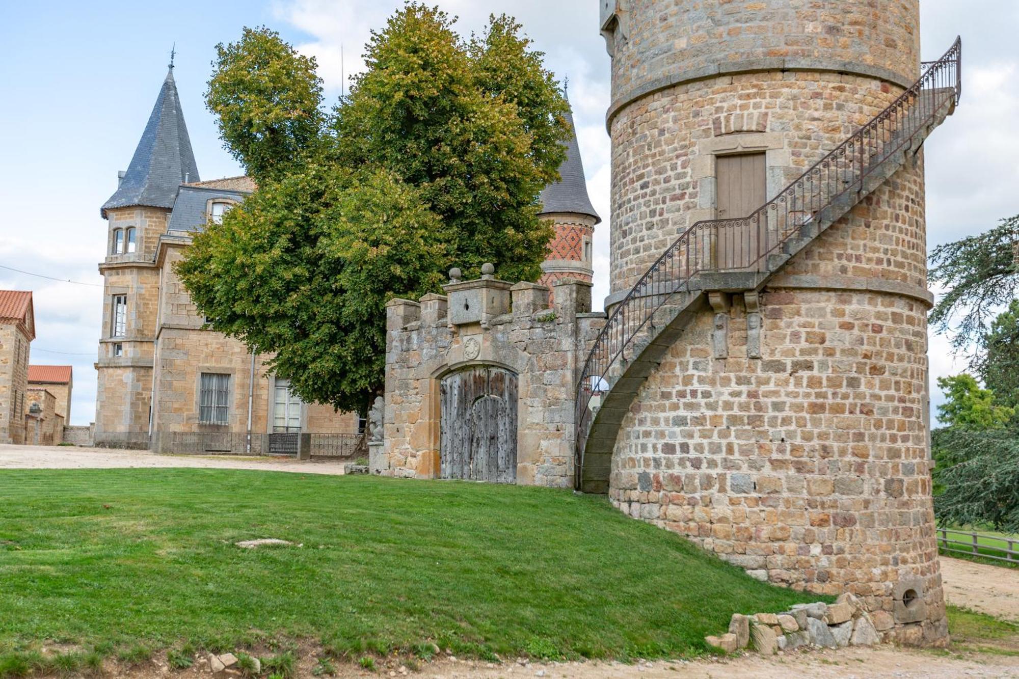 Domaine Et Chateau De Valinches Marols Dış mekan fotoğraf